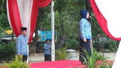 Upacara Peringatan Hari Ibu, Seluruh Pelaksana Upacara Perempuan