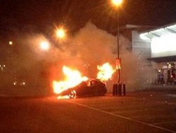 Mengenang Paul Walker, Anak Muda Bakar Mobil 