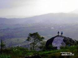 Pemandangan Keren dari Gunung Gamping, Karanganyar