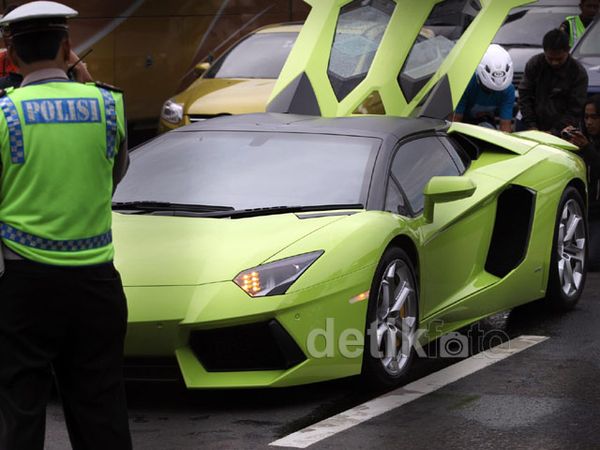 Overheat, Lamborghini Mogok di Tol