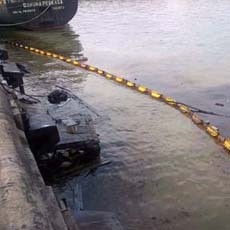 Ditabrak Kapal Adinda Hira, Kapal Kayu Muat Limbah Oli Bocor