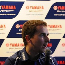 Lorenzo Jalani Operasi Pengangkatan Pelat Tulang Selangka