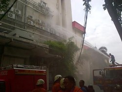 Karaoke dan Spa di Gedung Duta Merlin Harmoni Terbakar