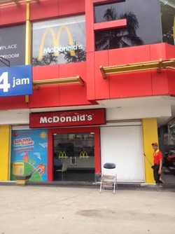 Polisi: Vitara Tabrak McDonalds Green Garden Karena Perseneling Nyangkut