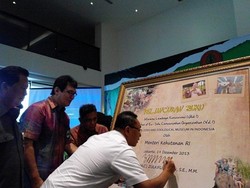 Menhut Luncurkan Buku Tentang Konservasi dan Koleksi Satwa Indonesia