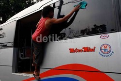 Ahok: Kita akan Beli 3.000 Bus Metromini Baru
