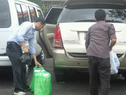 Geledah Ruang Kajari Subri, Penyidik KPK Bawa 2 Koper dan 4 Kardus