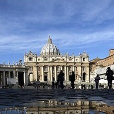 Pria Italia Bakar Diri di Lapangan St Peter Vatikan