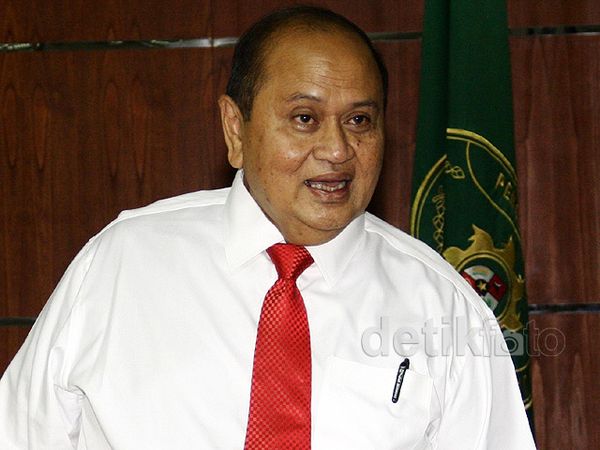 Hakim Tolak Eksepsi Emir Moeis Hakim Tolak Eksepsi Emir Moeis