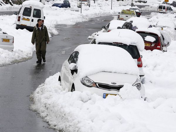 Badai Salju Langka Landa Timur Tengah
