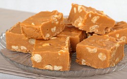 Yuk, Bikin Peanut Butter Fudge yang Legit untuk Camilan Natal !