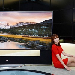 Wow! LG Bikin TV Lengkung Raksasa 105 Inch