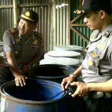 Pabrik Arak di Pusat Kota Tuban Digerebek