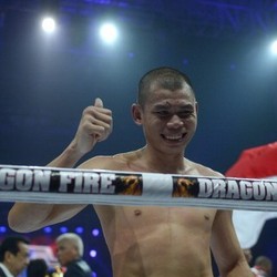 Chris John Gantung Sarung Tinju