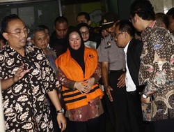 Ini Ekspresi Murung Atut Saat Ditahan KPK