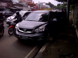Parkir Sejak Kamis, Pengemudi CRV Ditemukan Pingsan di Kursi Kemudi