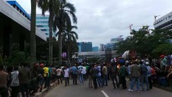 Pendukung Atut: Yang Ganggu Ibu Berhadapan dengan Kami