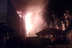 Pabrik Konveksi di Ciputat Terbakar, 3 Mobil Damkar Dikerahkan