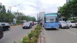 Massa Pendukung Atut Bubar, Lalu Lintas di Depan KPK Macet