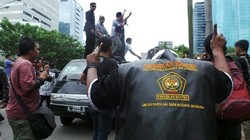 Pendekar Banten: Kami Cinta Ibu Atut!