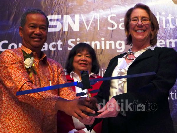 PSN Beli Satelit Boeing