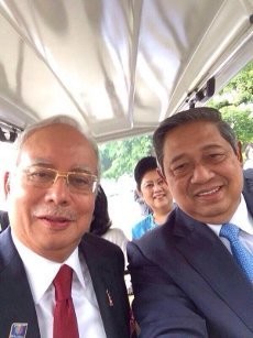 Aiih...! Foto Selfie SBY dan PM Najib Ramaikan Jagad Twitter