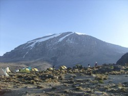 Menaklukan Kilimanjaro, Puncak Tertinggi di Afrika