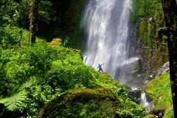 Subang Nggak Cuma Ciater, Ada Curug Cibareubeuy!