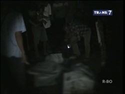 Asyik Menelepon, Pria Tewas Tersambar Kereta