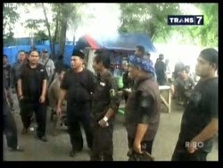 Dukung Atut, Ribuan Jawara Banten Menuju KPK
