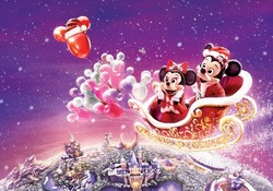 Lucunya Mickey Berkostum Santa di Hong Kong Disneyland