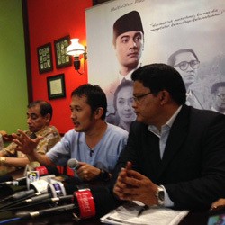 Hanung Bramantyo: Saya Tidak Pernah Meninggalkan Bu Rachma