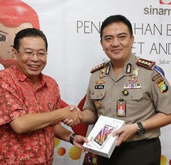 Andromax Tab Jadi Senjata Polisi Jakarta Utara