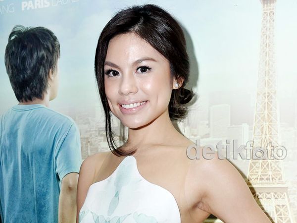 Seksinya Shalvynne Chang di Premiere Laskar Pelangi 2