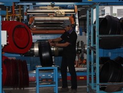 Achilles Tahan Banting dengan Dolar