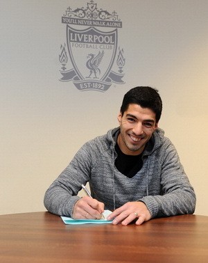 Suarez Teken Kontrak Baru dengan Liverpool