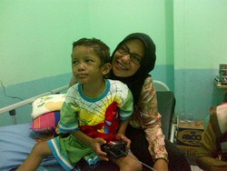 Adit Kini Bermanja dengan Bundanya Siapakah Dia?