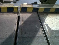 Jembatan di Kalteng Miring Usai Dihantam Tongkang