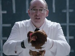 Jaguar Ejek Iklan Suspensi Mercy Lenturnya Seperti Leher Ayam