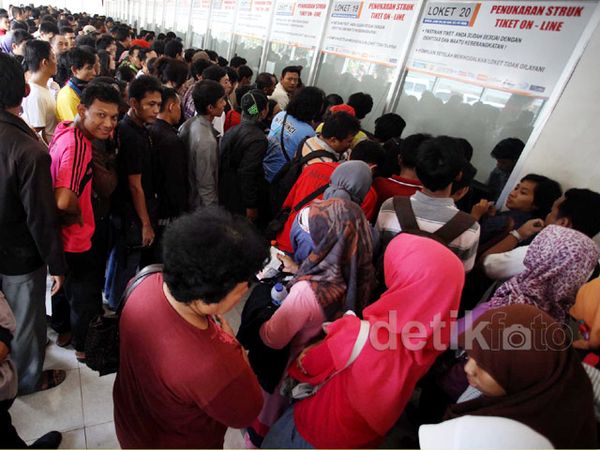 Jelang Natal, Calon Pemudik Serbu Tiket KA