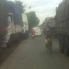 Pantura Situbondo Masih Lumpuh, Kendaraan Besar Menumpuk Puluhan Kilometer