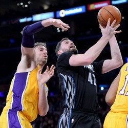 Tanpa Kobe, Lakers Jinakkan Wolves