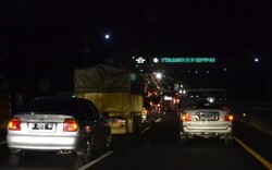 Grand Livina Bertabrakan dengan Truk, Cipularang Arah Jakarta Macet 10 Km