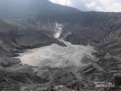 Menikmati Akhir Pekan di Gunung Tangkuban Perahu