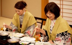 Jangan Lakukan Hal Ini Saat Bersantap di Restoran Jepang!