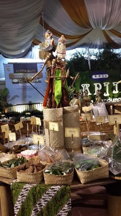 Disajikan Bersamaan, 12.013 Porsi Camilan Khas Sunda Pecahkan Rekor MURI