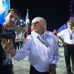 Ecclestone: Poin Dobel di Tiga Balapan Akhir atau Tidak Sama Sekali