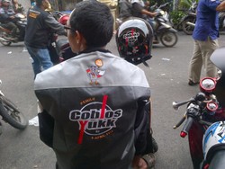 Sosialisasi Pemilu, KPU Bagikan Helm dan Jaket ke 102 Tukang Ojek