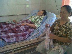 4 Sisi Luar Biasa Ibu Melur yang Tunggui Anaknya Koma 5 Tahun di RS