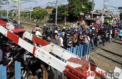 Tutup 4 Ribu Perlintasan Liar, Dirut KAI Tunggu Instruksi Kemenhub